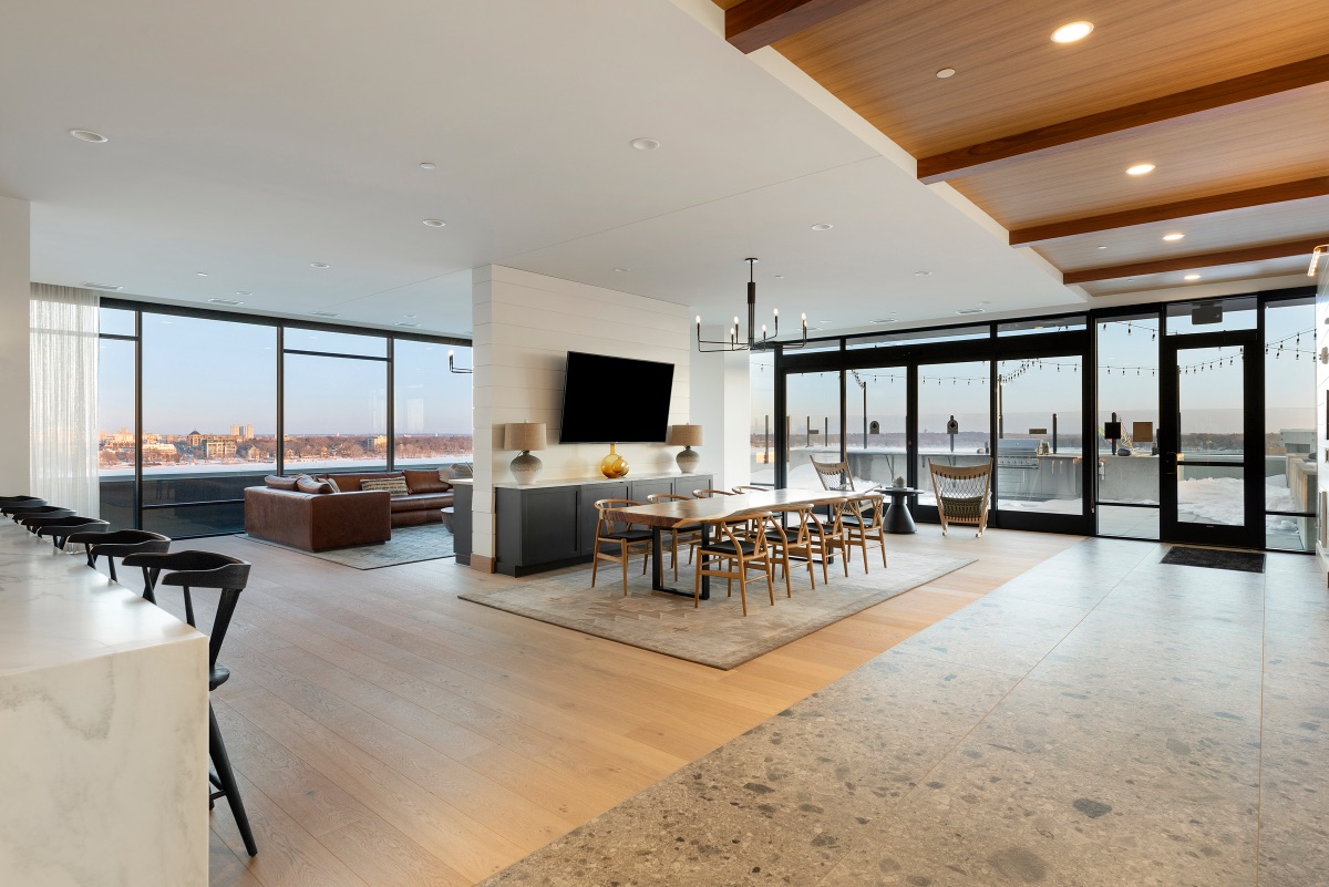 LakeHaus, Minneapolis — amenity lounge